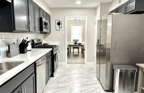 East Memphis House | Home in the center of most attractions in Memphis! Great exterior patio area!