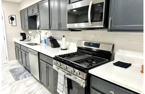East Memphis House | Home in the center of most attractions in Memphis! Great exterior patio area!