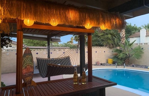 Paradise House | Home in the heart of Las Vegas, private pool and pet friendly.