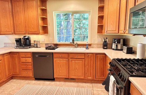Rockport House | Home in the woods with private Creek & Hot tub near North Cascades National Park