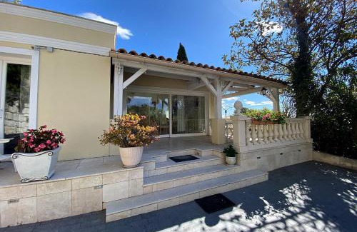 Saint-Jeannet Bed & Breakfast | Home - La vie est belle