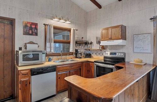 Townsend House | Home located on the river , perfect for enjoying a evening on the deck grilling.