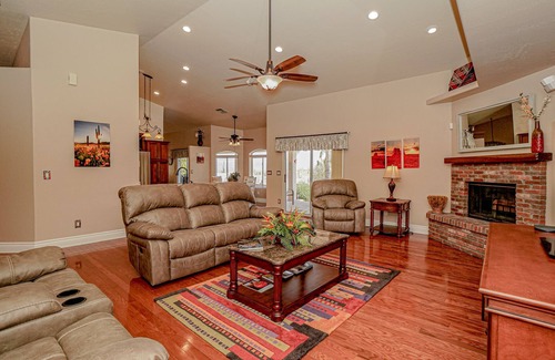 Fountain Hills House | Home near Scottsdale w/Views /Pool /Spa /Putting Green /Pool Table & Grill