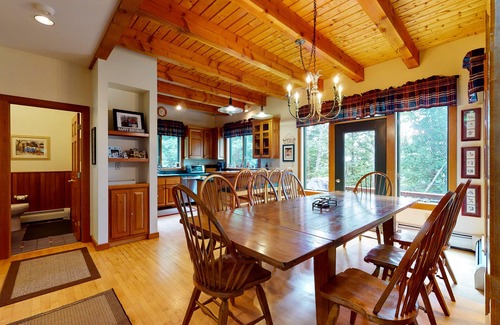 Ludlow House | Home near the Bull Run Trail with fireplace, washer/dryer & cable