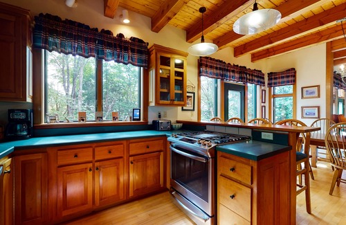 Ludlow House | Home near the Bull Run Trail with fireplace, washer/dryer & cable