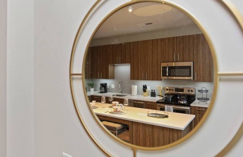 Fairfax Apartment | Home of Splendor huge balcony, Fairfax -Parking