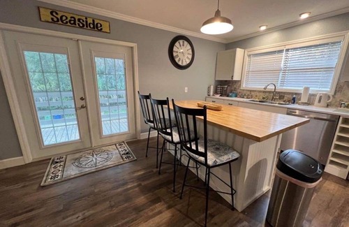 Crystal River Bed & Breakfast | Home of the Manatees! A pet-friendly, two-bedroom bed and breakfast