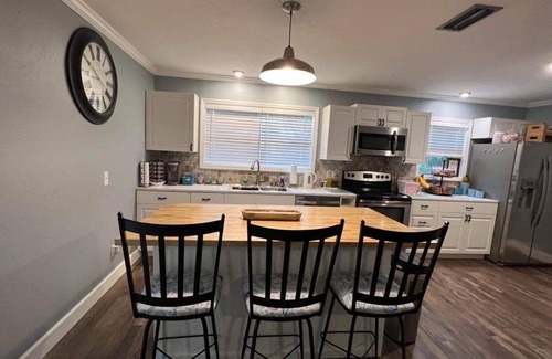 Crystal River Bed & Breakfast | Home of the Manatees! A pet-friendly, two-bedroom bed and breakfast