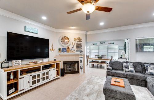 Granbury House | Home on Lake Granbury with Hot Tub 5 Mi to Dtwn!