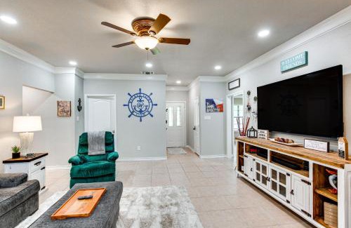 Granbury House | Home on Lake Granbury with Hot Tub 5 Mi to Dtwn!