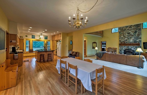 Gold Bar House | Home on Skykomish River w/Fire Pit & Hot Tub