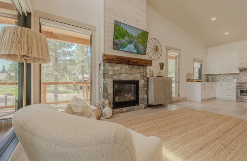 Eureka House | Home on the 10th Hole – Incredible Views & Hot Tub