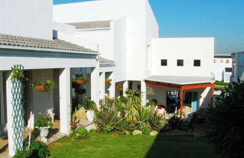 Marina da Gama House | Home on the waterway of the Marina da Gama
