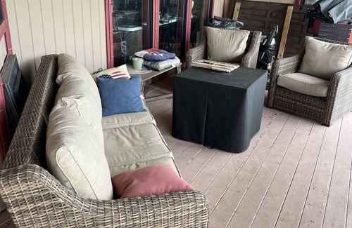 Kerrville Bed & Breakfast | Home overlooks the city near epicenter of eclipse. Private Chef.