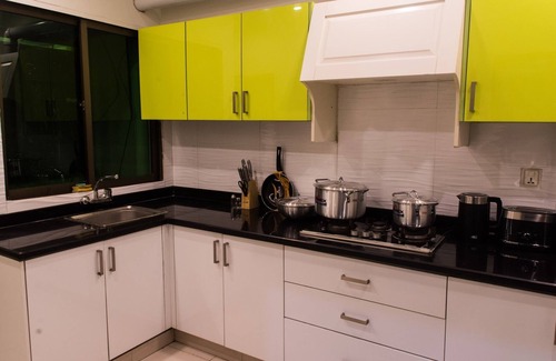 D.H.A. Apartment | Home plus apartment 2 modern and just three minutes walk from the beach