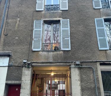Faubourg-Raines Apartment | Home prestige 21