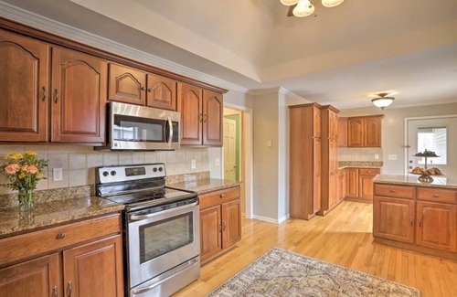 Summerville House | Home - Retreat w/Pool and Hot Tub on 5 acres !