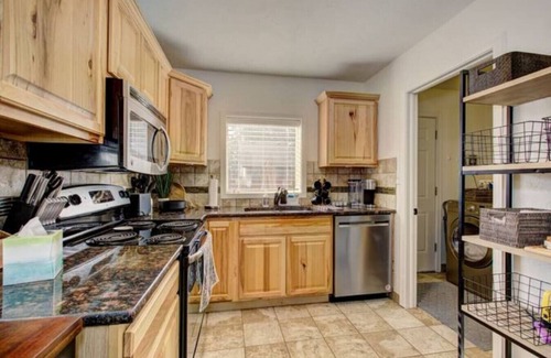South Boise Village House | Home Sweet Idahome-2 miles from BSU! Pet Friendly!