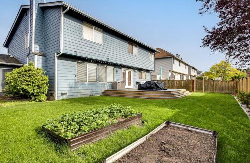 Northeast Tacoma House | Home Theater and Large Backyard Deck Tacoma Abode!