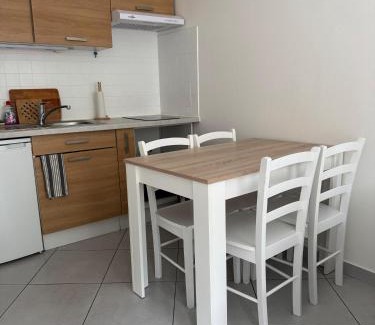 Notre-Dame Apartment | Home Up P0