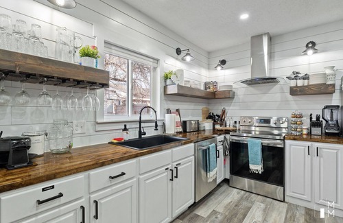Parowan House | Home w/Hot Tub & BBQ, 12mi to Brian Head & 54mi to Eagle Point Ski Resorts 🎿