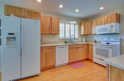 Williamstown House | Home w/Hot Tub + Deck ~ 3 Mi to Ark Encounter!