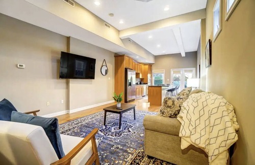 Mount Adams House | Home w/Rooftop Terrace Cincinnati