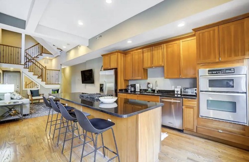 Mount Adams House | Home w/Rooftop Terrace Cincinnati