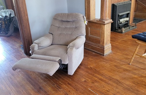 Watertown House | Home with 3 bedroom bath and 1 off-street parking,near the park circle Watertown
