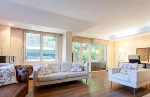 Tarabya Mahallesi Apartment | Home with a private garden in gated community