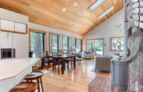 Sisters House | Home with a private hot tub, shared pool, & National Forest at your backdoor