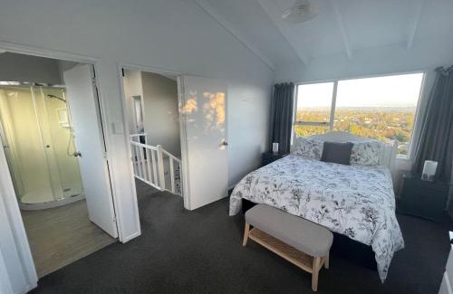 Otorohanga Apartment | Home with a view