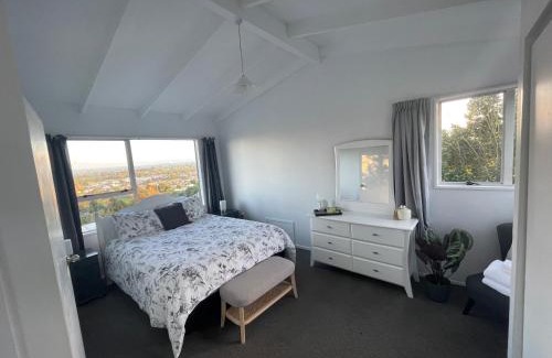 Otorohanga Apartment | Home with a view