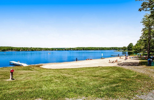Thornhurst House | Home with deck, kayak, & access to private beach & pool - near skiing, lake