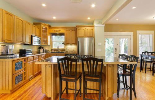 Weinland Park House | Home with Garage, Hot Tub, near OSU & Short North
