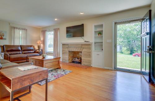 Williamstown House | Home with Hot Tub and Deck about 3 Mi to Ark Encounter!