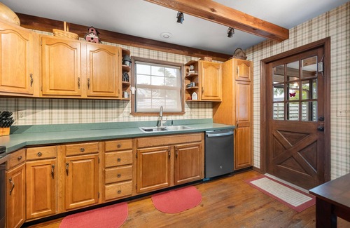 Bradenton House | Home with Screened-In Pool and Patio -Southern Charm