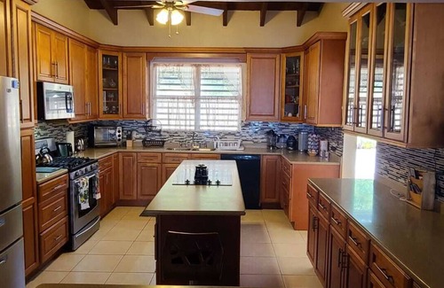 Estate Contant House | Home with Gorgeous Views, Early/Late Check In/Out