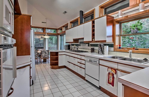Radford House | Home with Wraparound Deck + Blue Ridge Mtn Views!