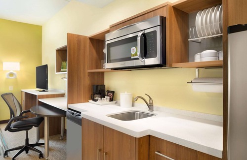 Executive Park Hotel | Home2 Suites by Hilton Charlotte Airport