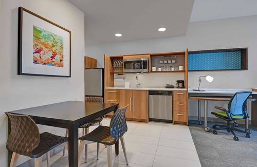 Fort Myers Hotel | Home2 Suites by Hilton Fort Myers Colonial Blvd