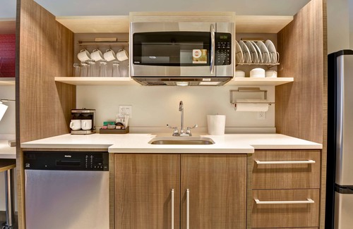 Naples Hotel | Home2 Suites Naples I-75 Pine Ridge Road, FL