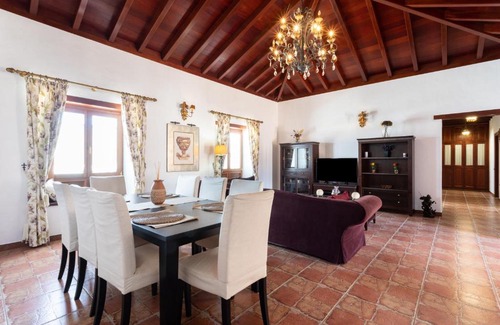 La Ampuyenta Villa | Home2Book Finca Dos Ruedas