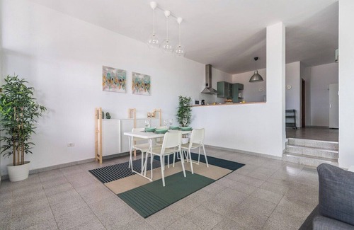 Playa de Arinaga Apartment | Home2Book Lovely Beachfront Apt Arinaga Green