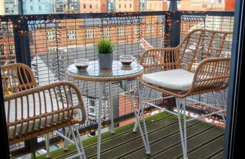 Sheffield Apartment | Home2Home 2 bedroom & 2 bathroom central Apartment with FREE PARKING near University and Hospital