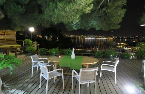 Saint-Mandrier-sur-Mer Bed & Breakfast | Home6