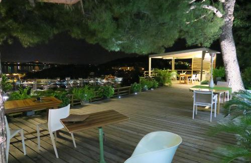 Saint-Mandrier-sur-Mer Bed & Breakfast | Home6