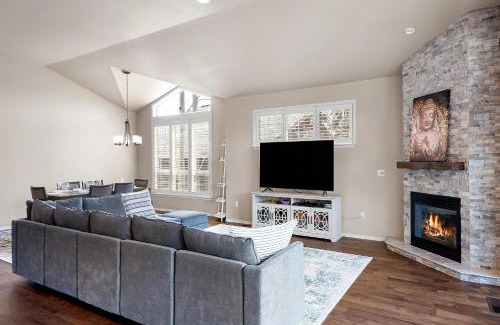 Redmond House | HomeAway Vacation Rental - Eagle Crest - Meredith Lodging
