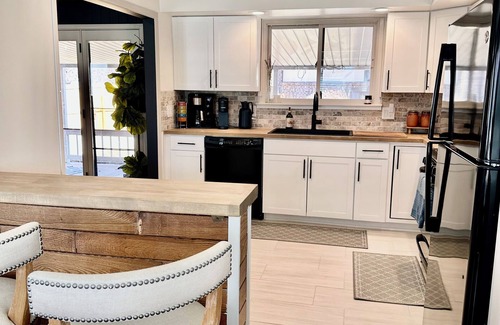Littleton House | Homebase 4BR/3BA, Park, Fire-pit, Gym Equip, Theatre, Kids Room, Arcade, AC