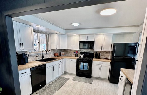 Littleton House | Homebase 4BR/3BA, Park, Fire-pit, Gym Equip, Theatre, Kids Room, Arcade, AC